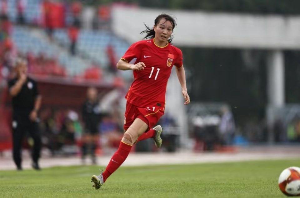 中国女足运动员在比赛中展现顽强战斗精神的简单介绍