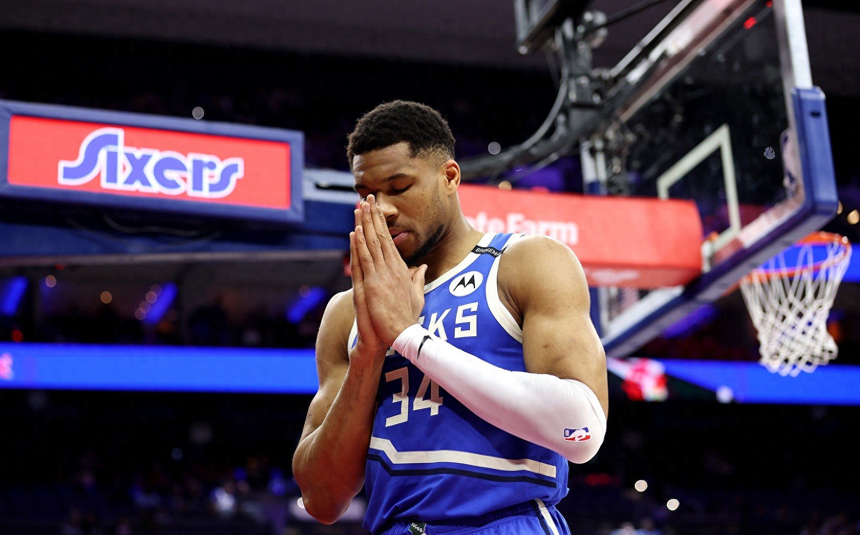 雄鹿全面压制篮网，字母哥狂砍40+15帮助球队取胜的简单介绍