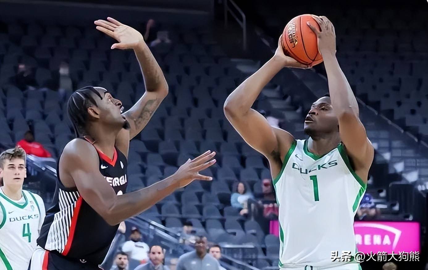 开云体育APP下载-火箭客场险胜老鹰，威少再次砍下三双