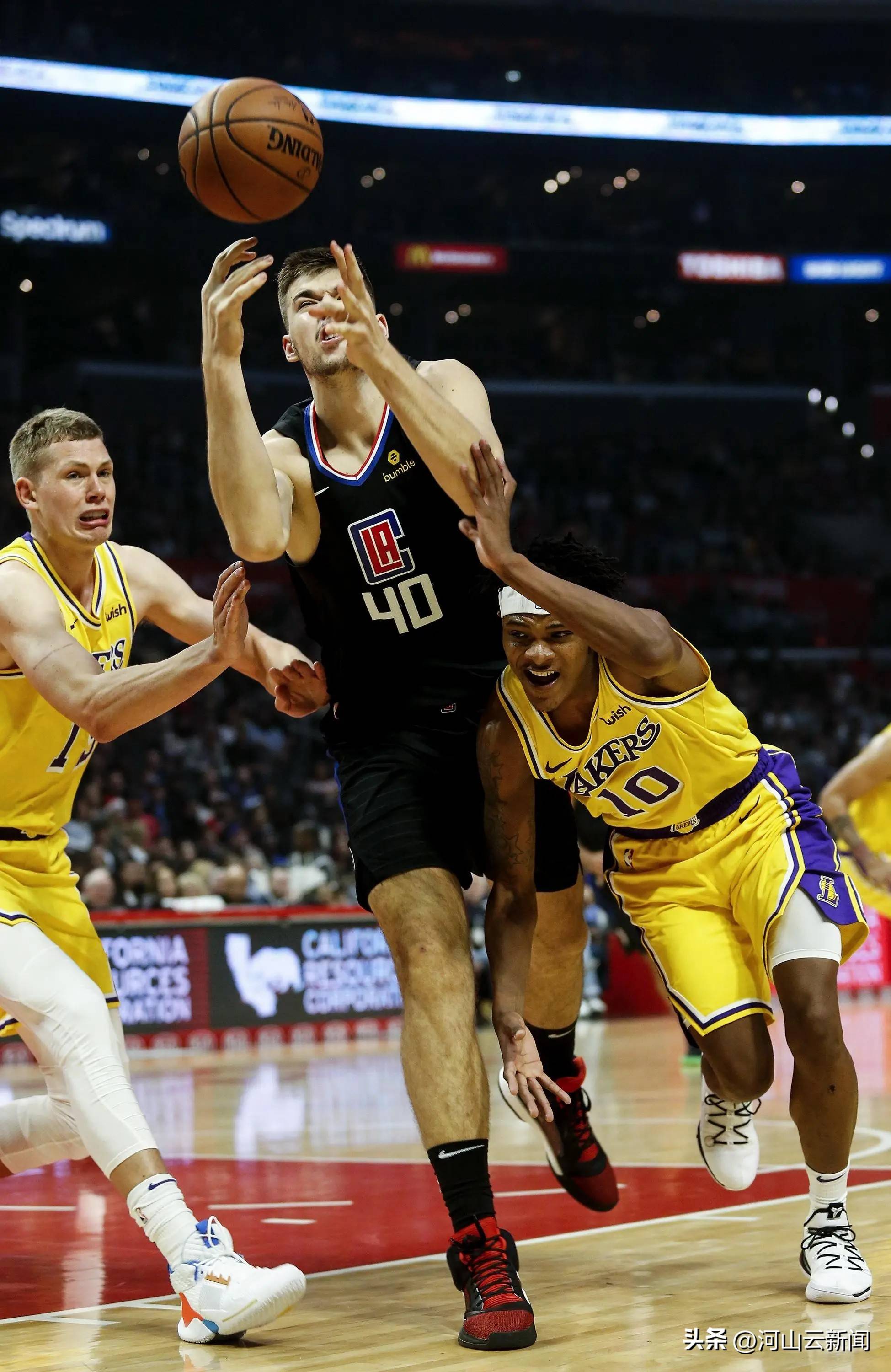 快船主场负灰熊，遭遇惨败