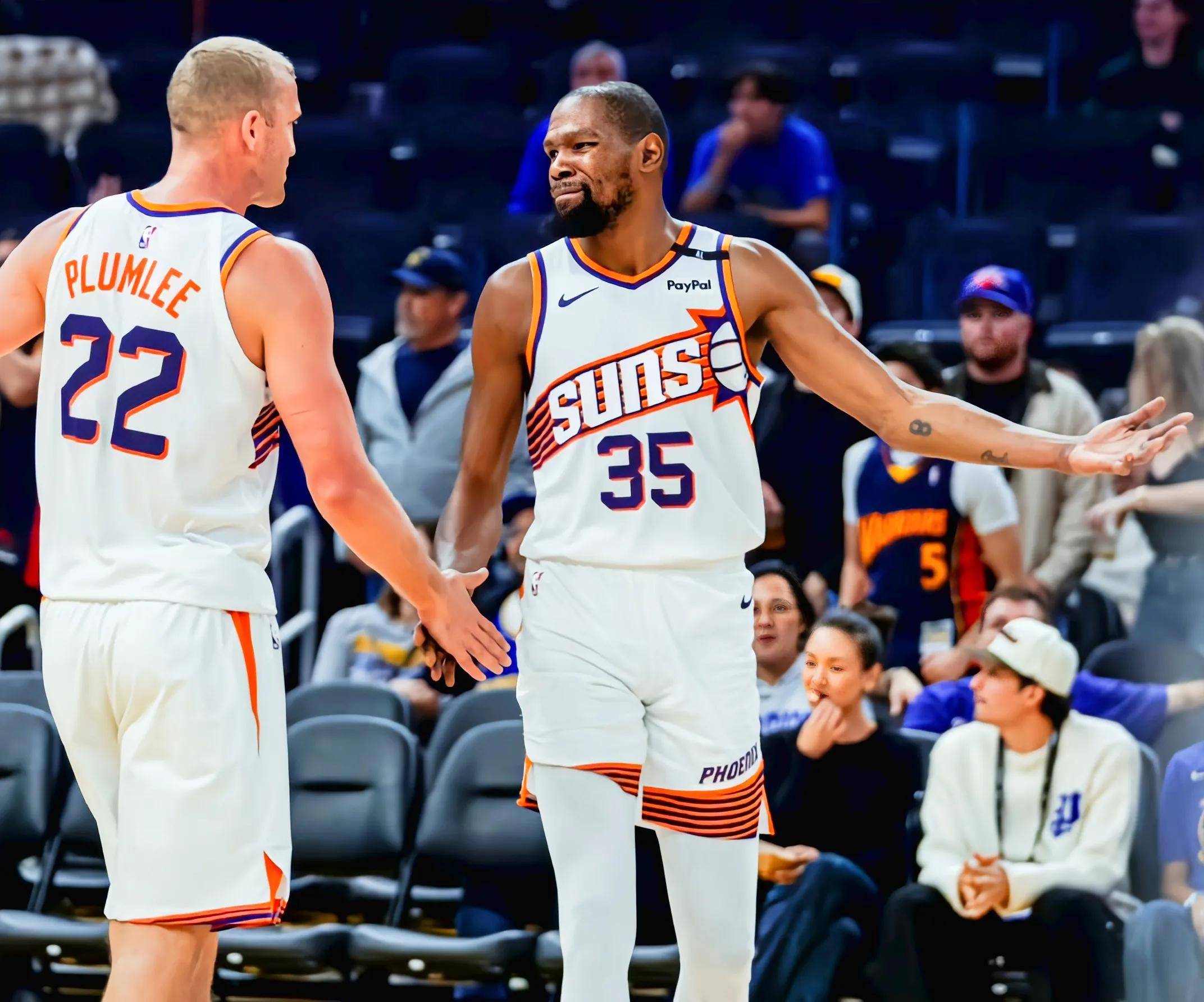 美国男篮强势奇才,布克关键制胜 美国男篮强势奇才,布克关键制胜