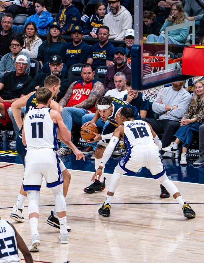 开云体育app-猛龙力克国王，约基奇扛起全队