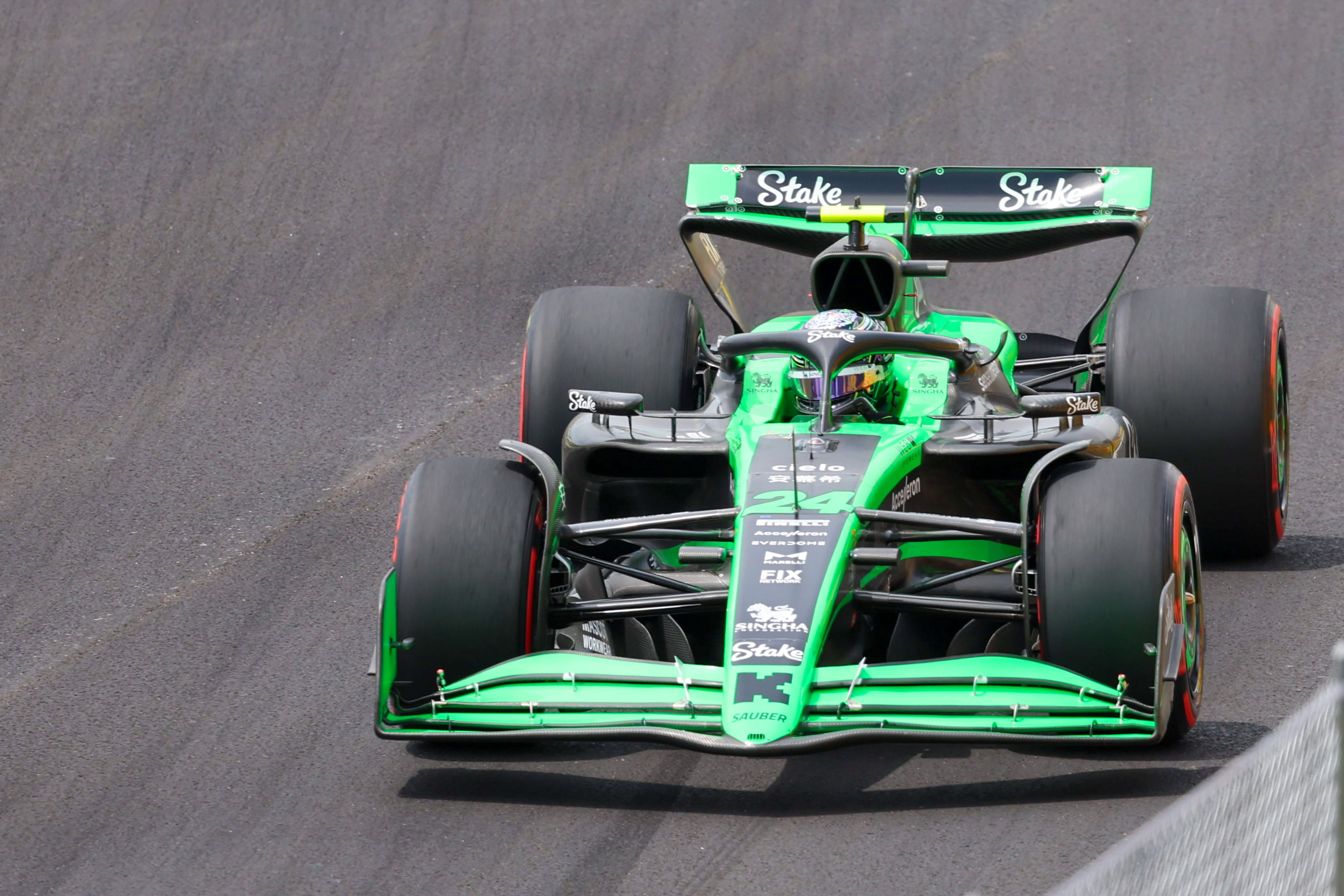 红牛二队碾压索伯车队,周冠宇刷新纪录 红牛二队碾压索伯车队,周冠宇刷新纪录