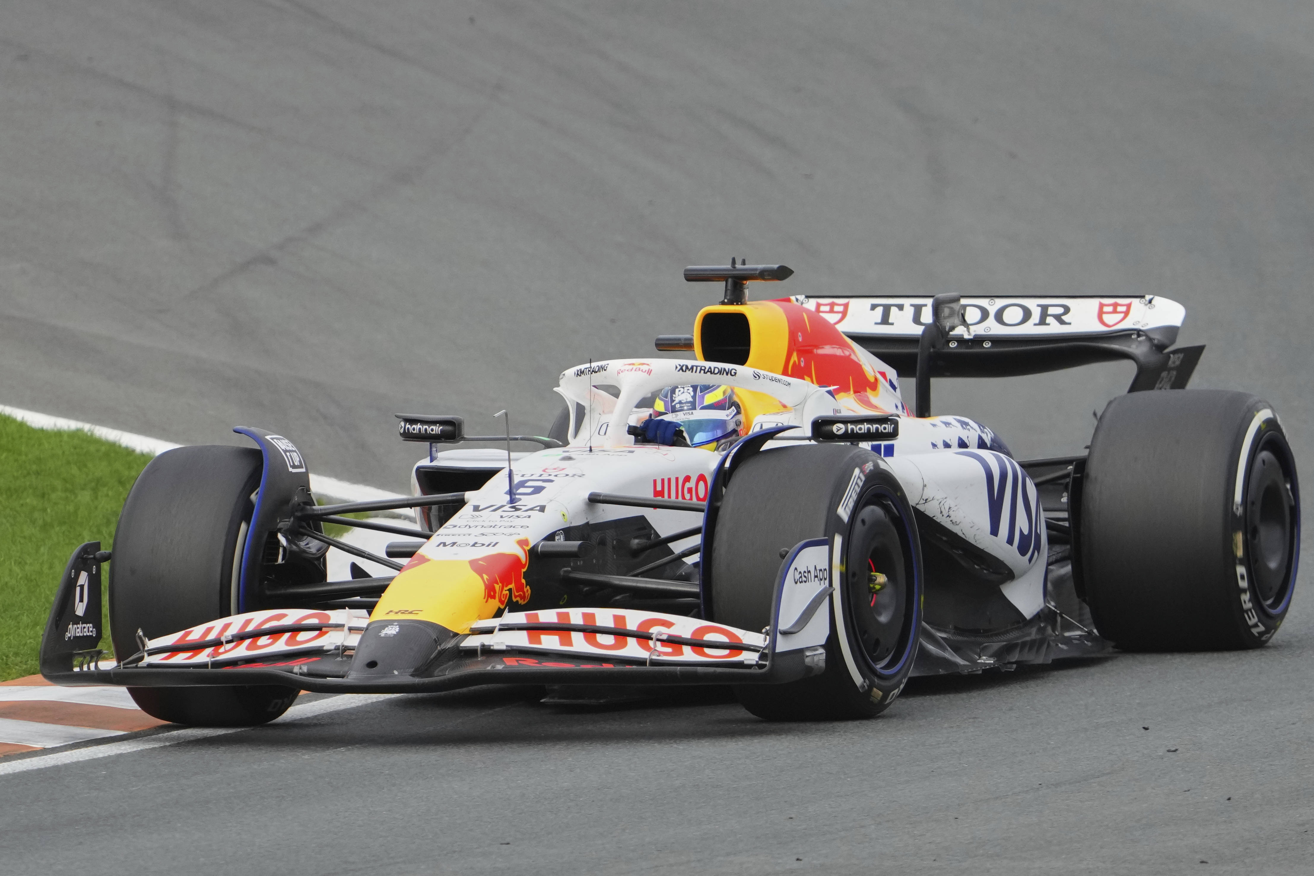 开云体育官网-梅赛德斯绝杀迈凯伦，皮亚斯特里点燃赛场