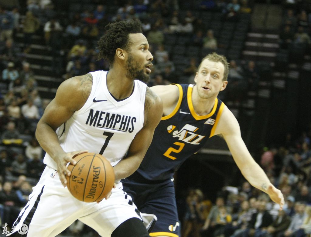 开云体育平台APP-爵士鏖战灰熊，米切尔成为关键先生