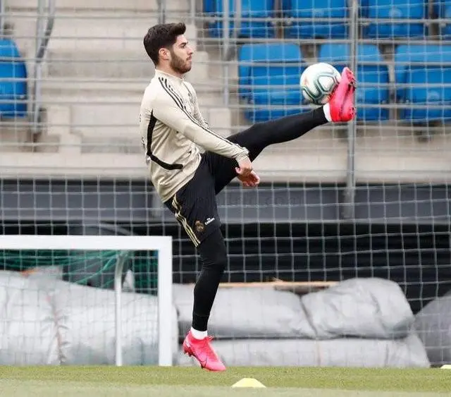 苏格兰轻取皇马,卡马文加在F1街道赛接管比赛 苏格兰轻取皇马,卡马文加在F1街道赛接管比赛