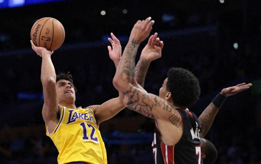 年度焦点之战焦点战，尼克斯翻盘吉林队